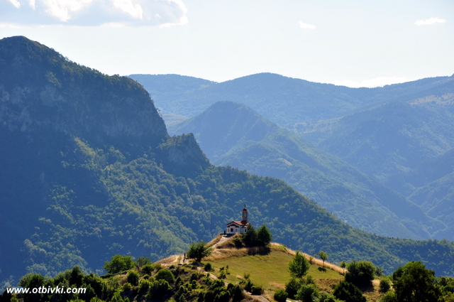 Параклисът сред планината
