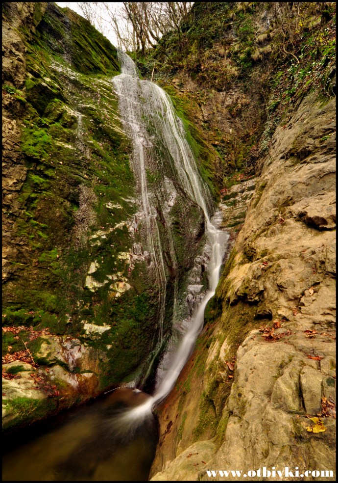 Водопадът през есента