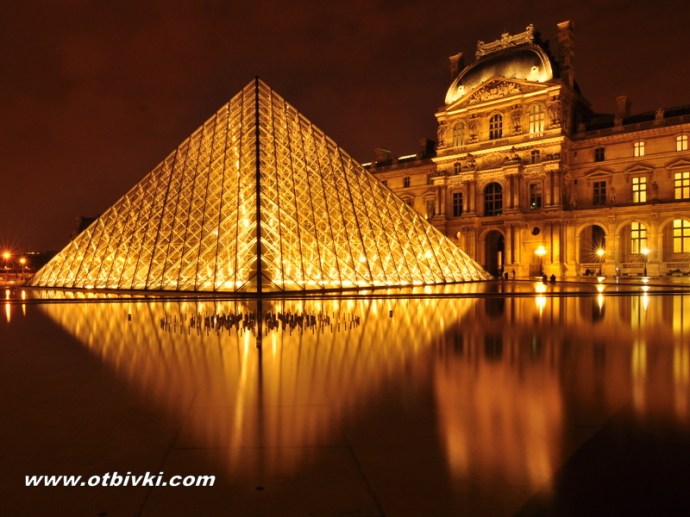  Louvre