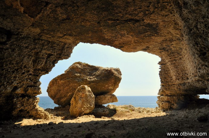 Гледка от пещерата